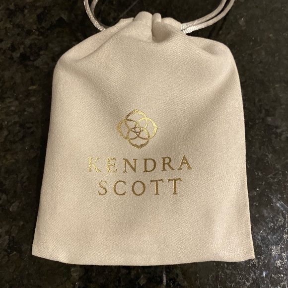 NWT Kendra Scott Pumpkin Gold Short Pendant Necklace in Orange Mother-of-Pearl - Picture 5 of 5